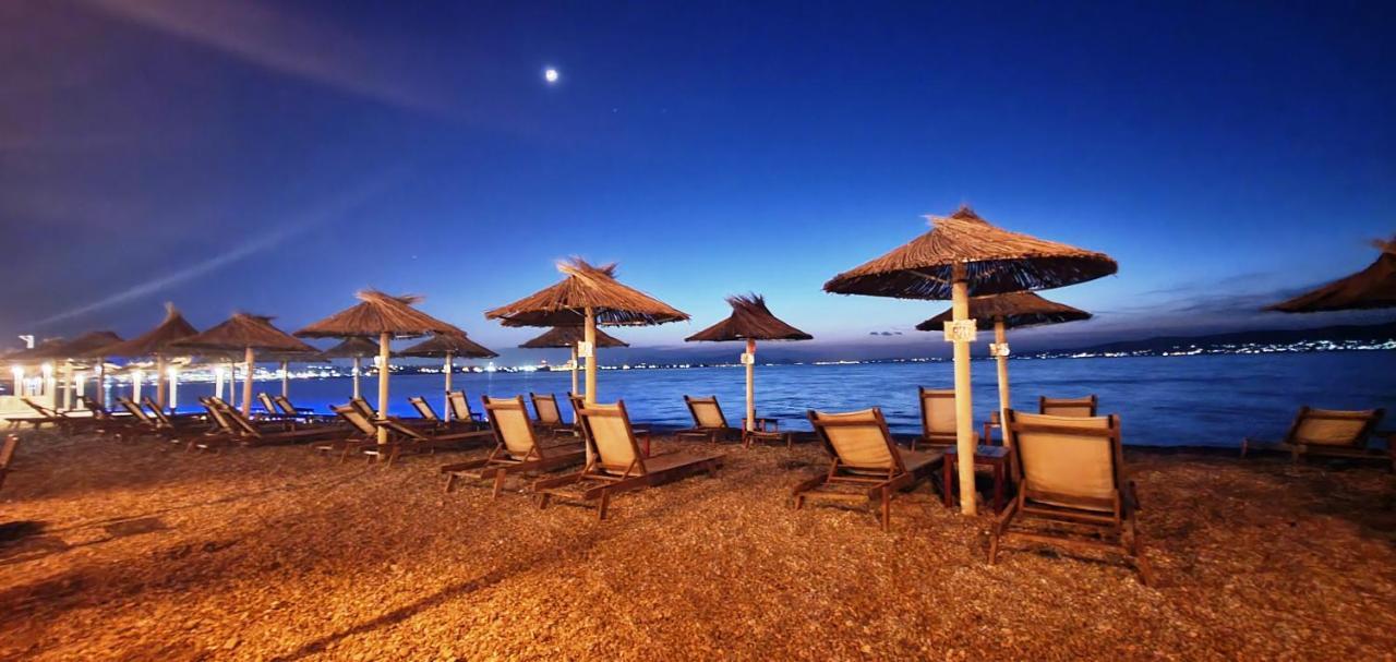 Vacation And Relaxation Oropos Nea Palatia